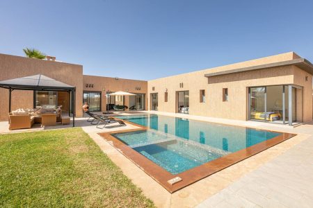 Villa Sanna, élégante avec piscine chauffée, jeux